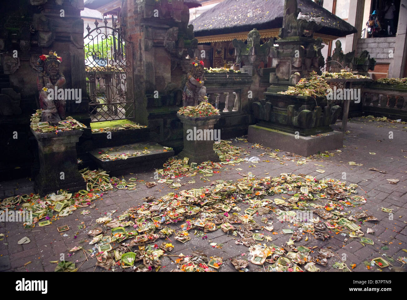 El pequeño santuario en Ubud Market Foto de stock