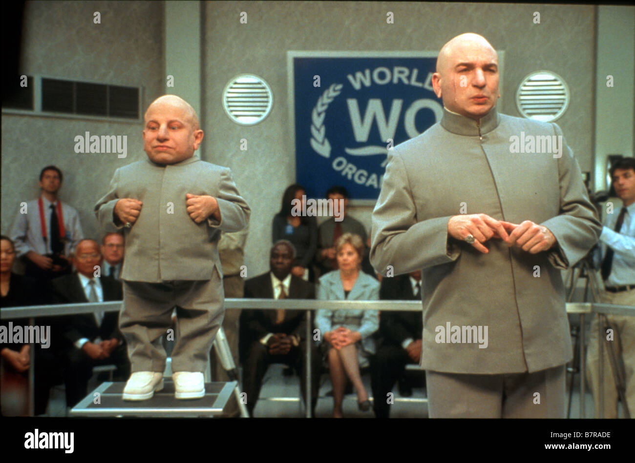 Austin Powers en Goldmember Año: 2002 USA Verne Troyer, Mike Myers Director:Jay Roach Foto de stock