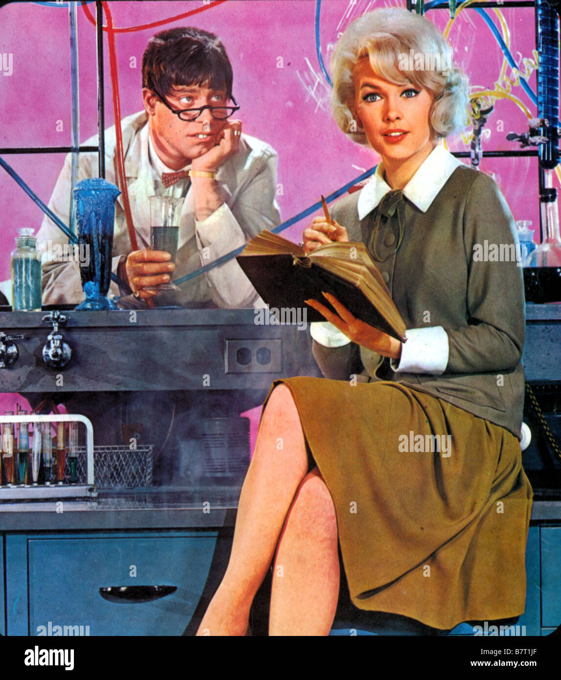 1963 JERRY LEWIS /& STELLA STEVENS /"THE NUTTY PROFESSOR/" PHOTO
