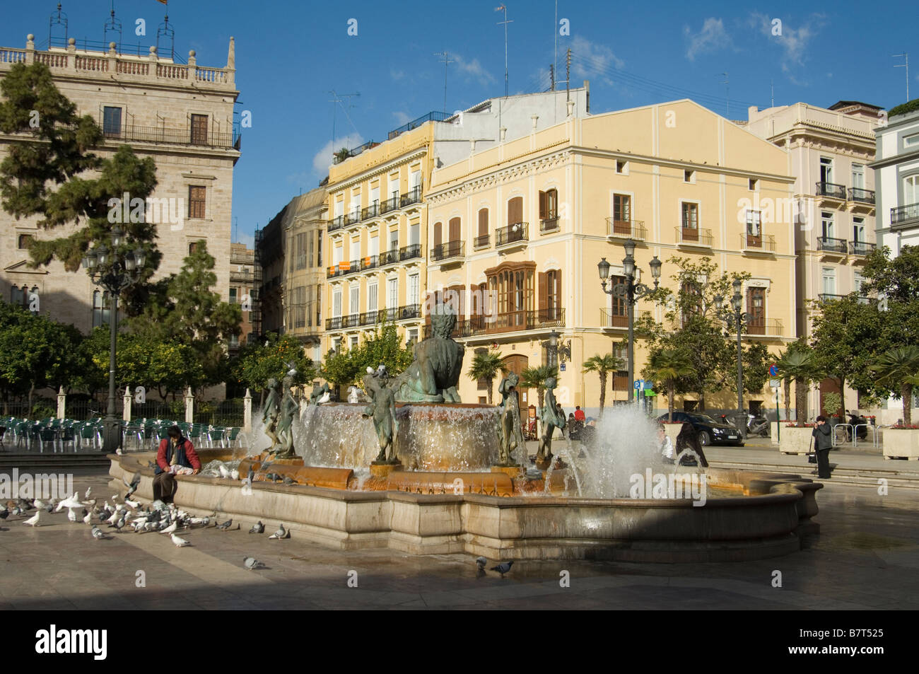 Plaza de la vergen en Valencia con fuentes de aguas surgentes, Foto de stock
