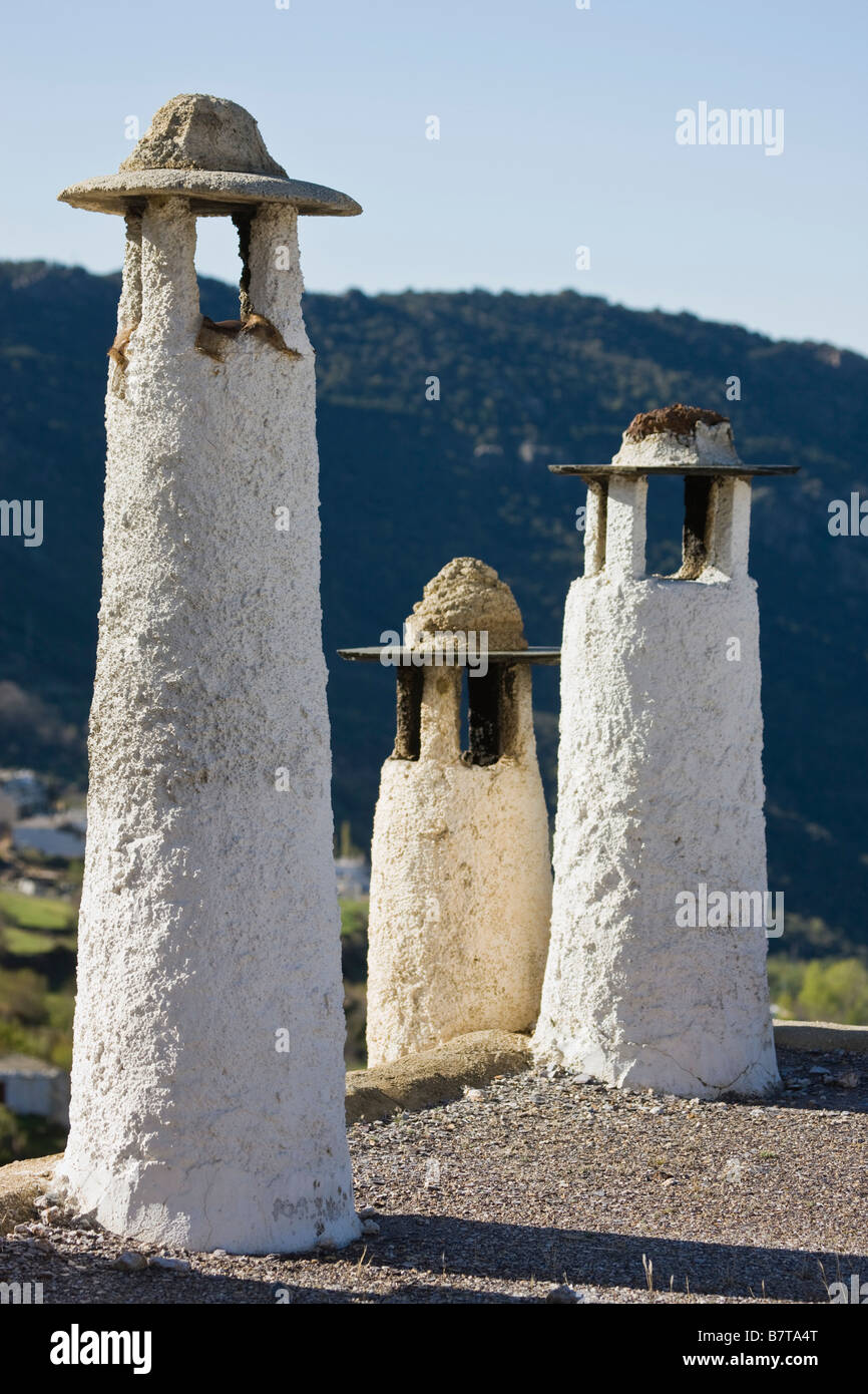 Las Chimeneas típicas en tejados planos, Capileira, La Alpujarra, provincia  de Granada, España Fotografía de stock - Alamy