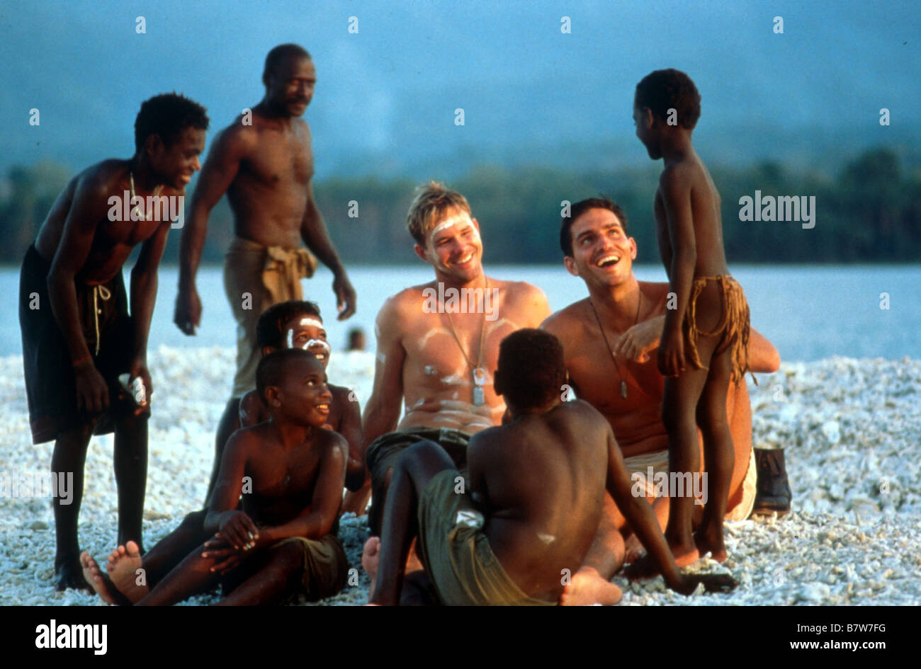 La delgada línea roja Año: 1998 - Canadá  EE.UU. James Caviezel, Dash  Mihok Director: Terrence Malick Fotografía de stock - Alamy