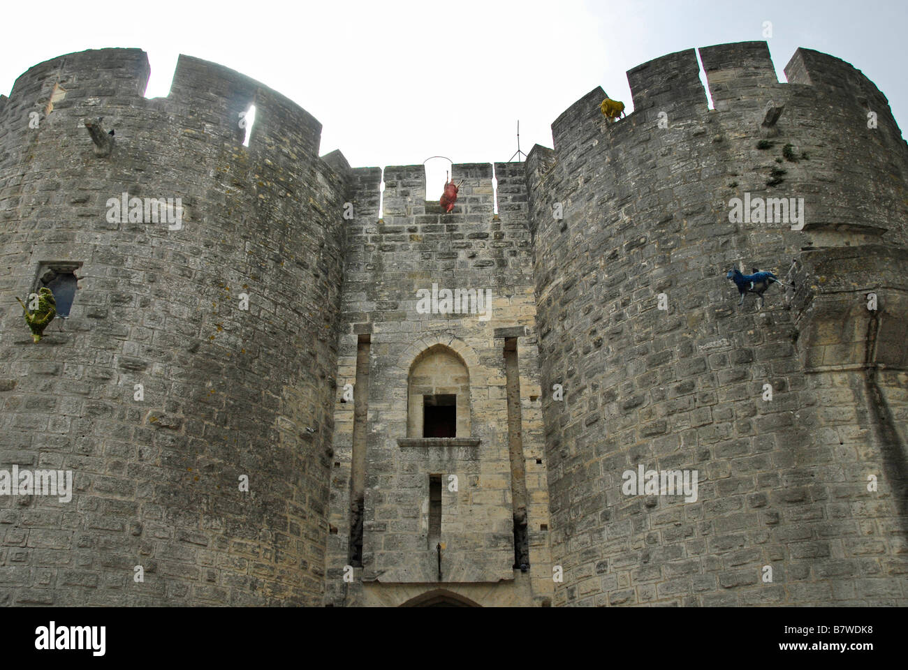 Muralla del Castillo, torres, Aigues Mortes, Camargue, Francia, Europa Foto de stock