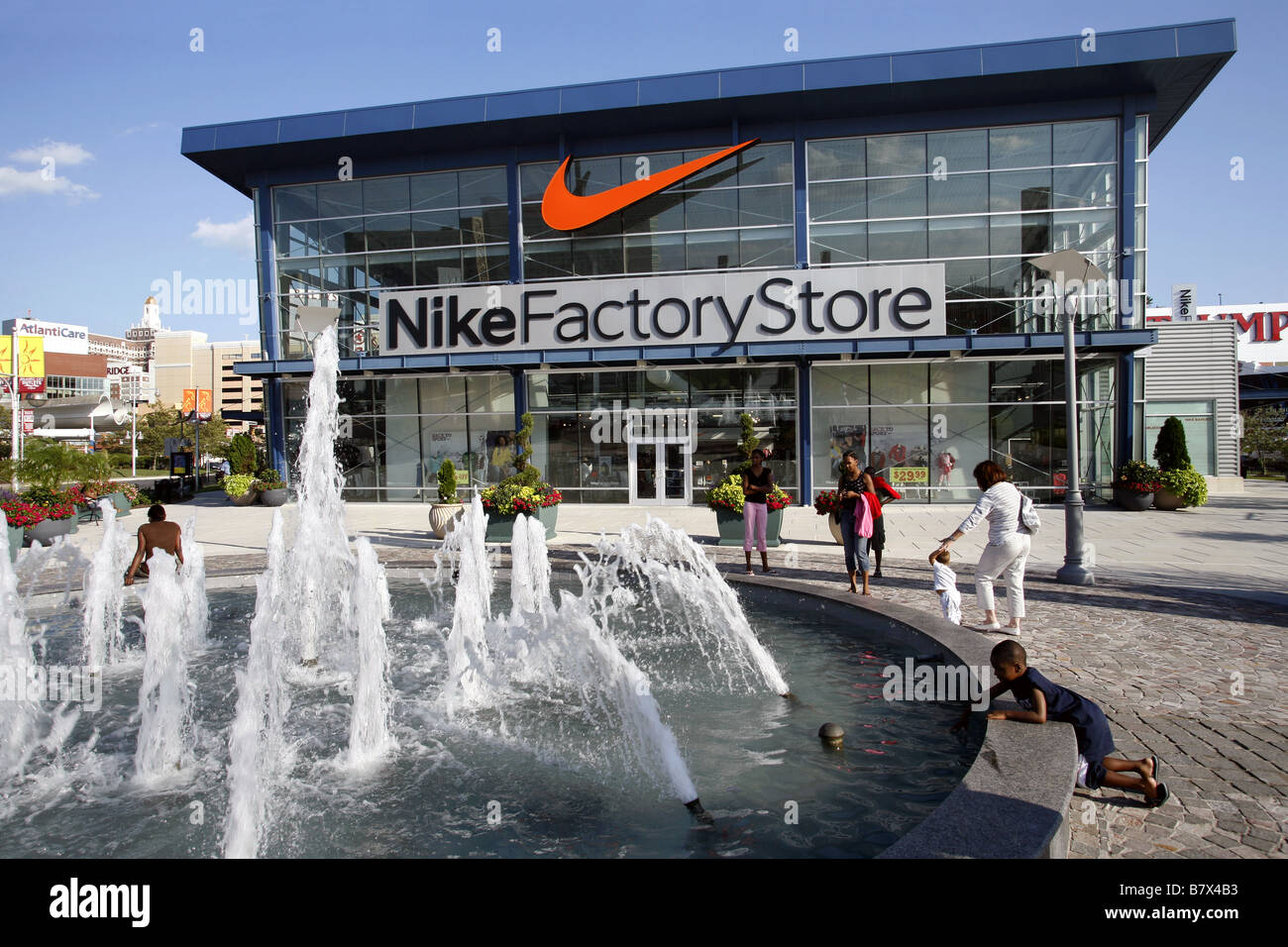 Nike Factory Store, Atlantic City, Nueva Jersey, EE.UU Fotografía de stock  - Alamy