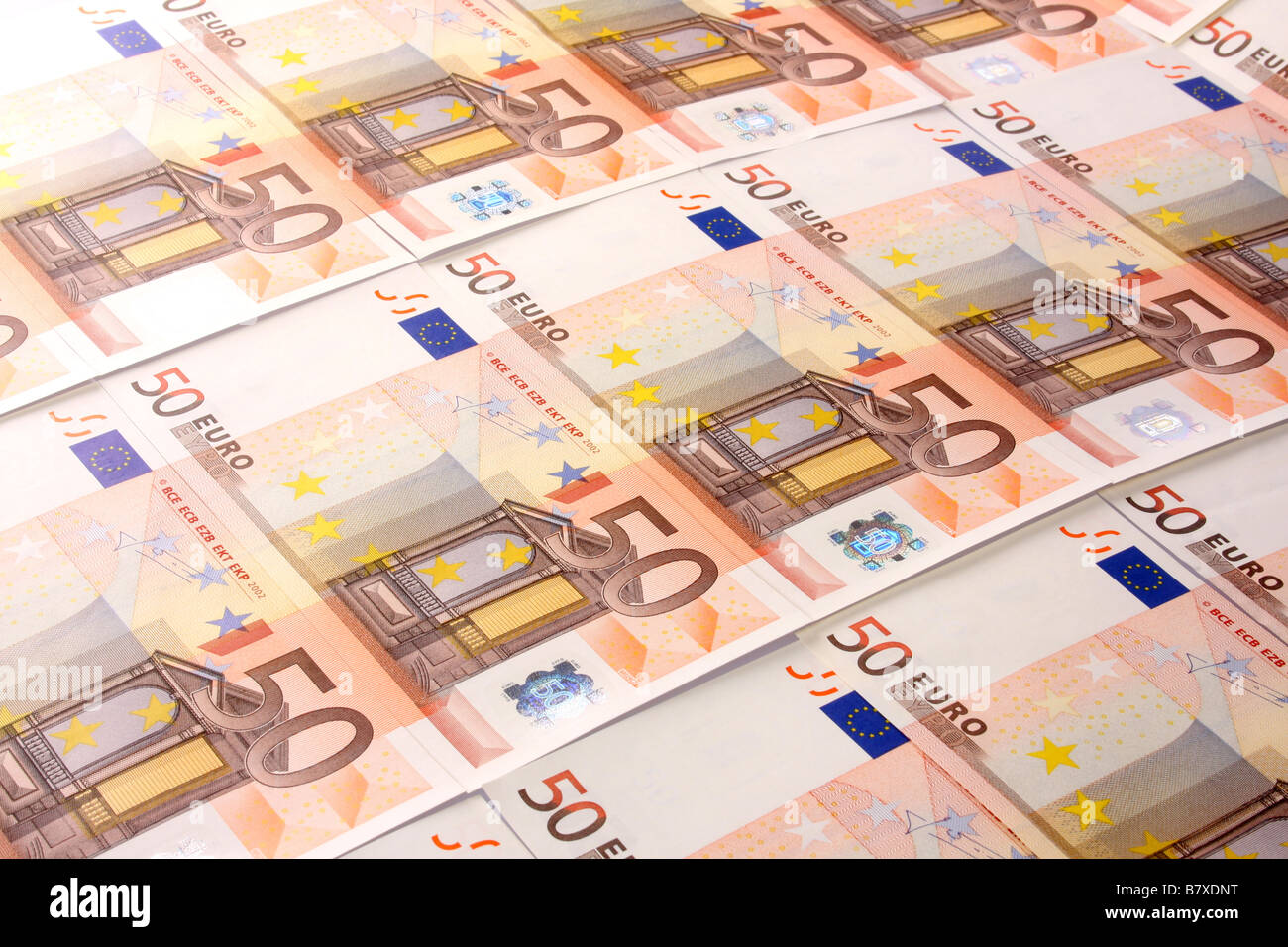 Cincuenta billetes de banco en euros. Foto de stock