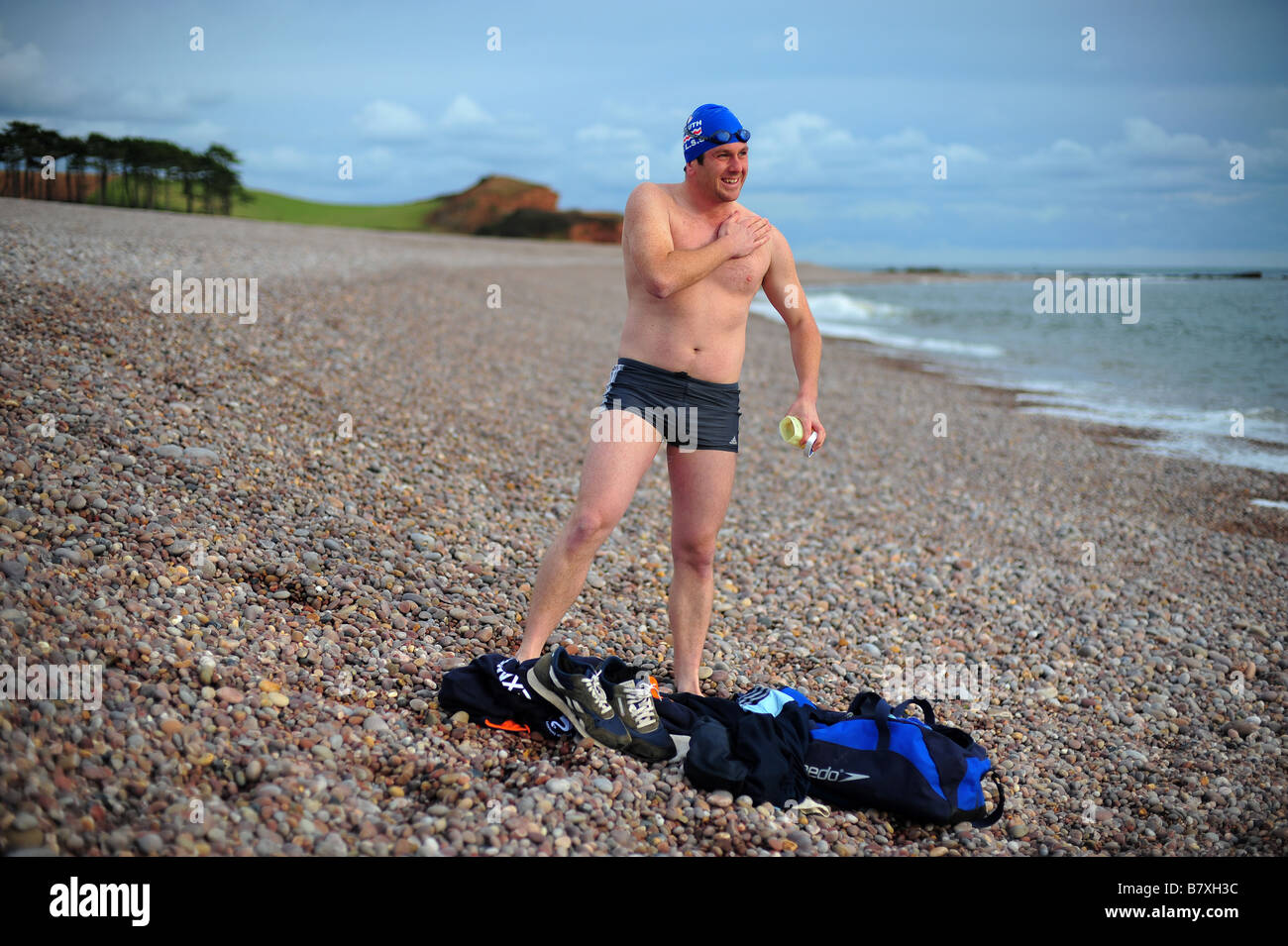 Swimmer wearing cap goggles on fotografías e imágenes de alta resolución -  Alamy