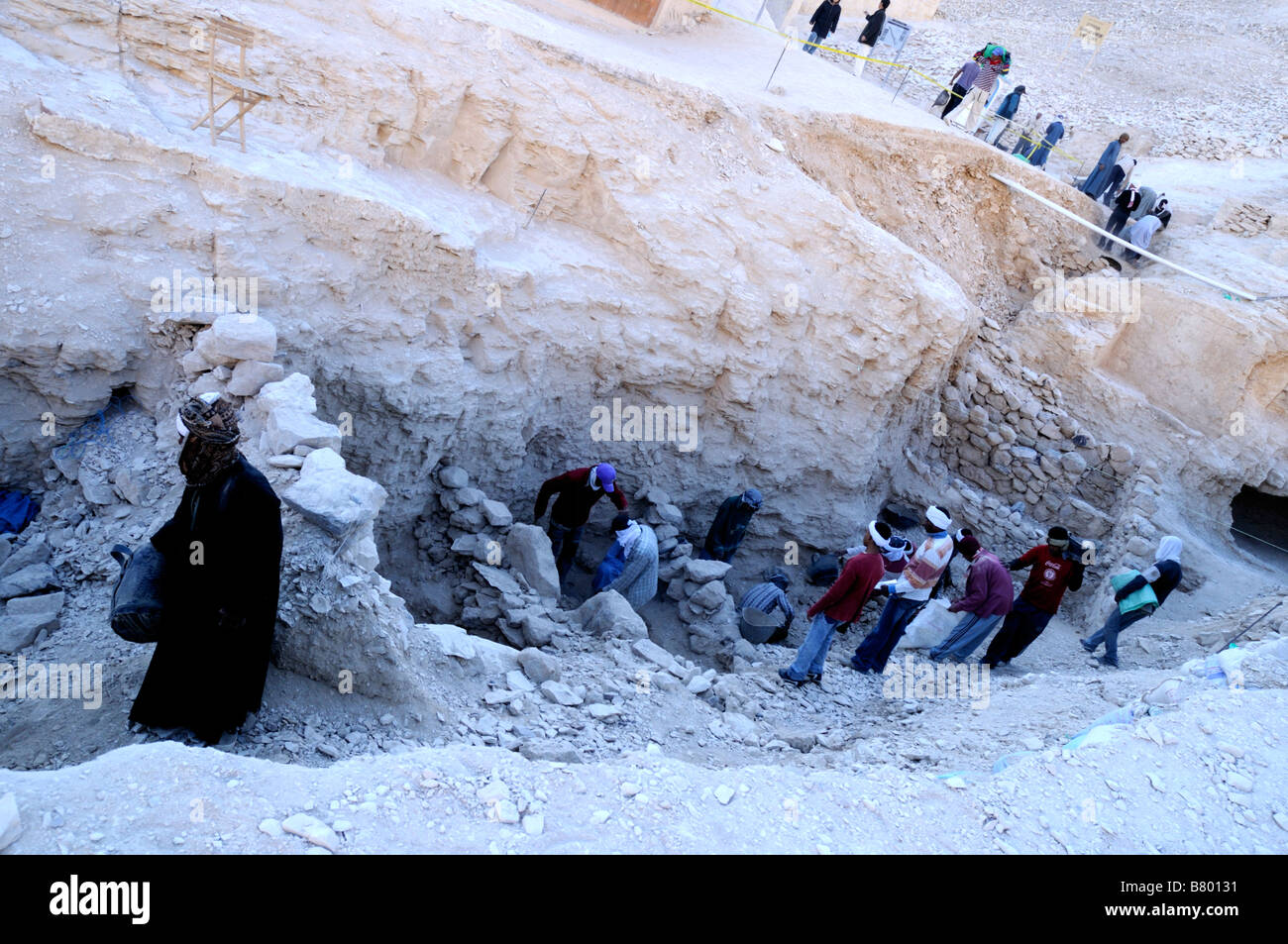 Las excavaciones de la tumba recién descubierta en el Valle de los