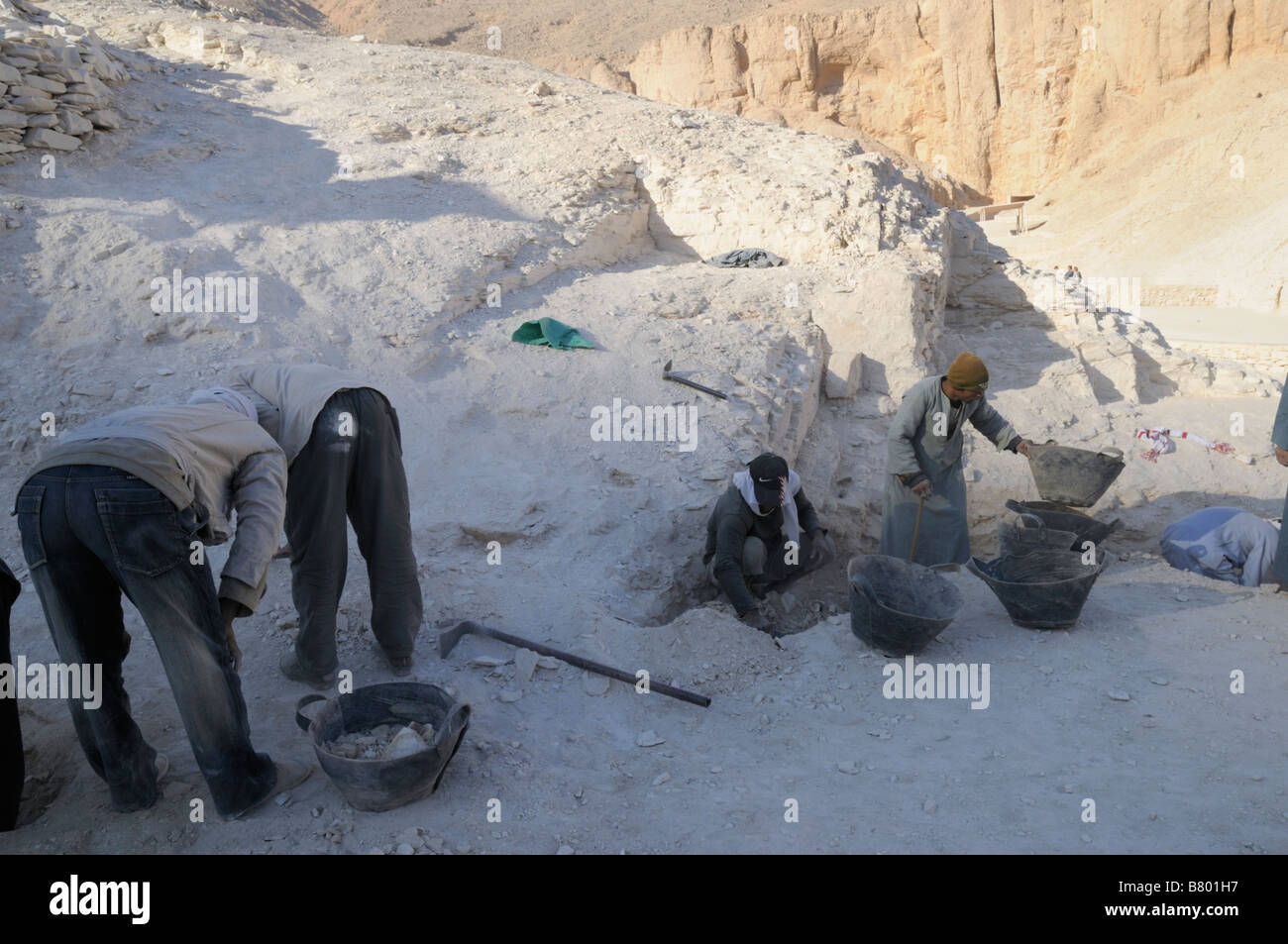 Las excavaciones de la tumba recién descubierta en el Valle de los