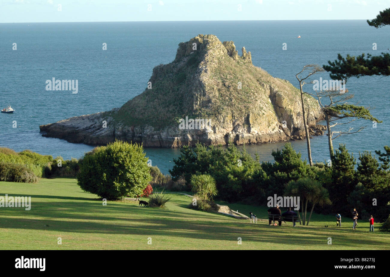 Thatcher rock torquay South Devon en la Riviera Inglesa,,Tor Bay Devon,aumento de los mares,English Riviera Geopark,la erosión costera, Sou Foto de stock
