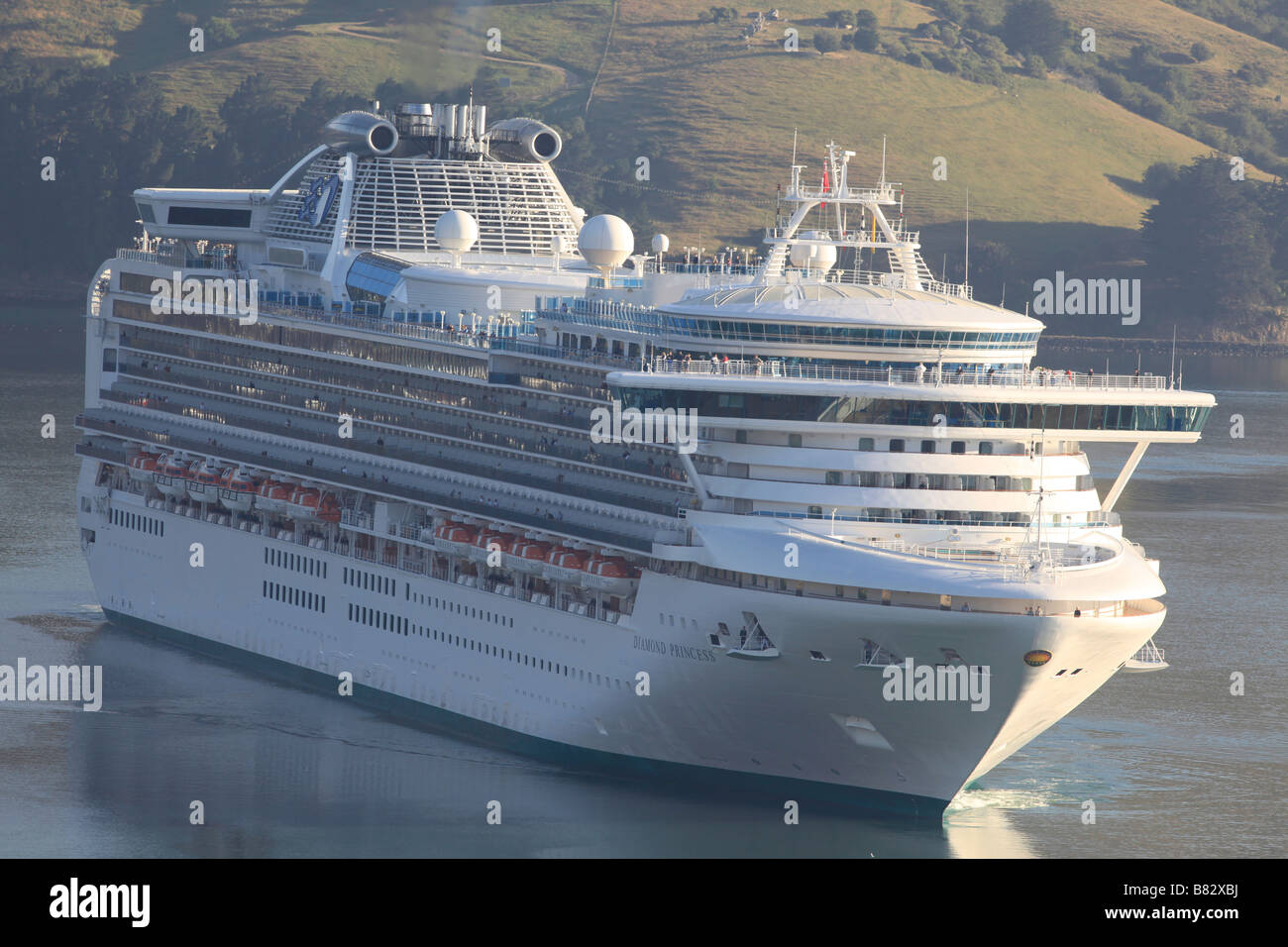 Diamond Princess acercarse a Port Chalmers,Nueva Zelanda Foto de stock