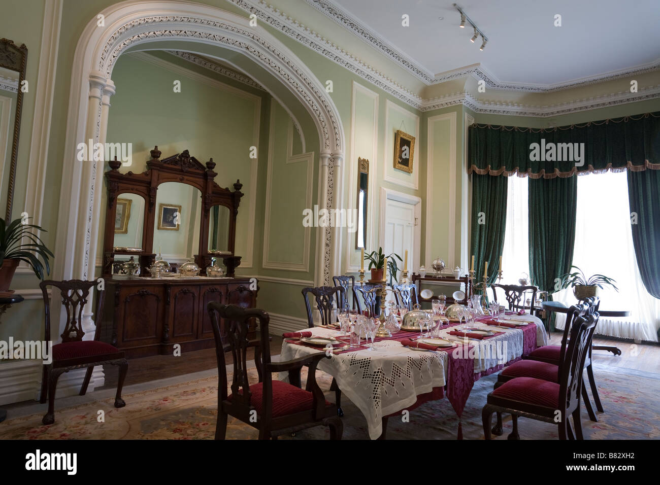 Kylemore Comedor. Un suntuoso comedor de cristal de Waterford y Wedgwood china del antiguo pabellón de caza Foto de stock