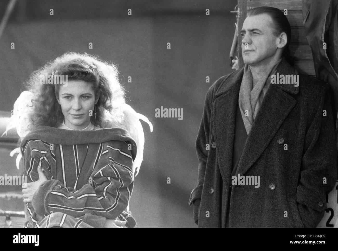 Der Himmel über Berlin las alas del deseo Año: 1987 West-Germany Solveig  Dommartin , Bruno Ganz dirigida por Wim Wenders Fotografía de stock - Alamy