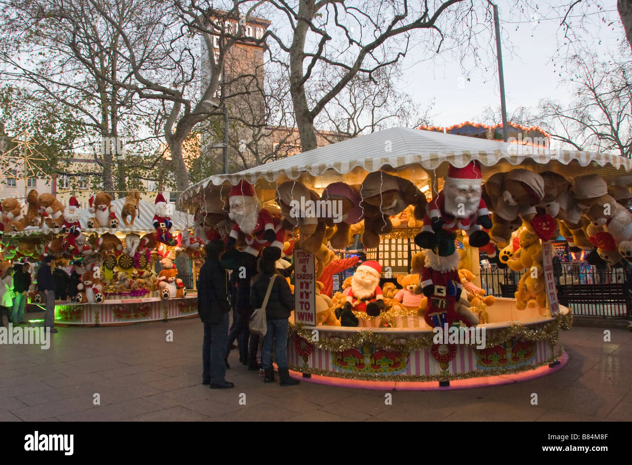 Feria de Navidad en Leicester Square, Londres, Inglaterra Gran Bretaña GB UK Foto de stock