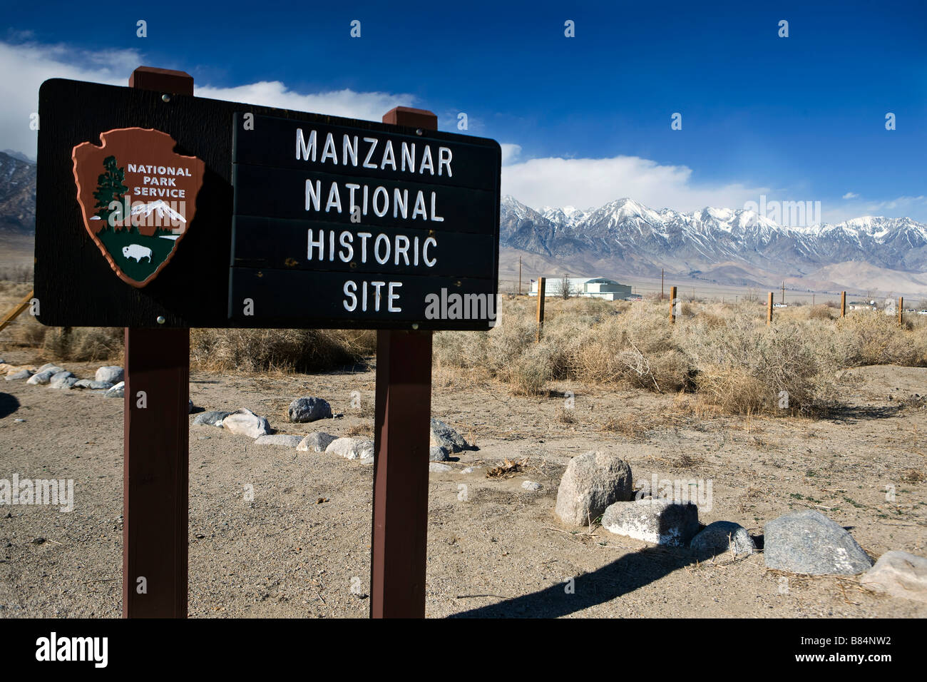 National Park Service cartel de bienvenida al sitio histórico nacional Manzanar Independencia California Foto de stock