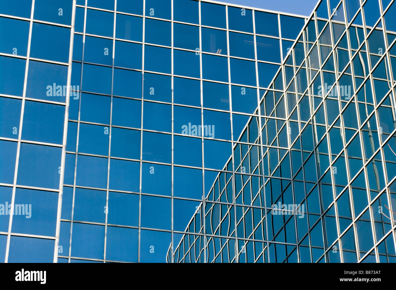 Bloque de oficinas de vidrio de la ventana Windows Edificio Oficinas torre Foto de stock