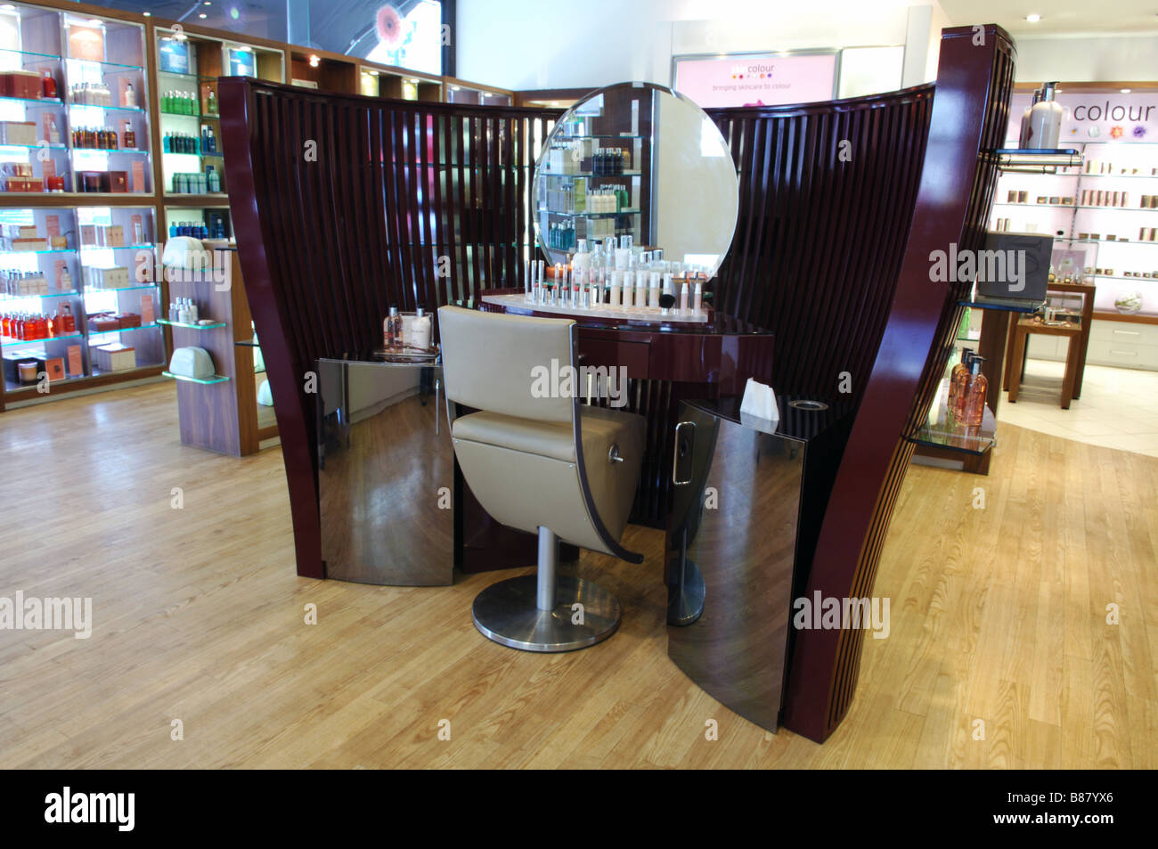 El maquillaje y cosméticos Molton Brown stand en un almacén Fotografía de  stock - Alamy