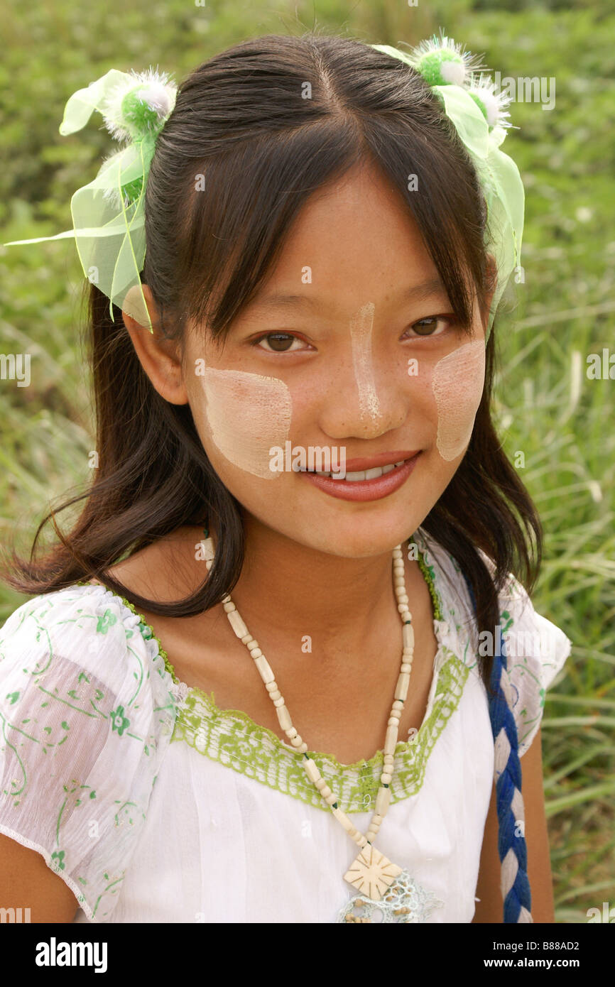 Niña en Myanmar (Birmania). Foto de stock