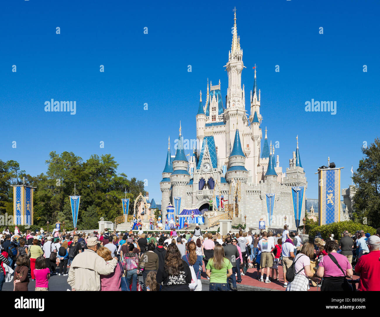 Castillo de walt disney fotografías e imágenes de alta resolución - Alamy Castillo de walt disney fotografías e imágenes de alta resolución - Alamy