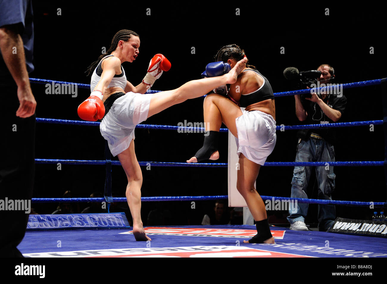 NOCHE DE KICK BOXING, 🚨YA EMPEZÓ🚨 Sigue con nosotros las peleas de Kick  boxing y Muay Thai #peleas #kickboxing #muaythai, By InternetvDeportes