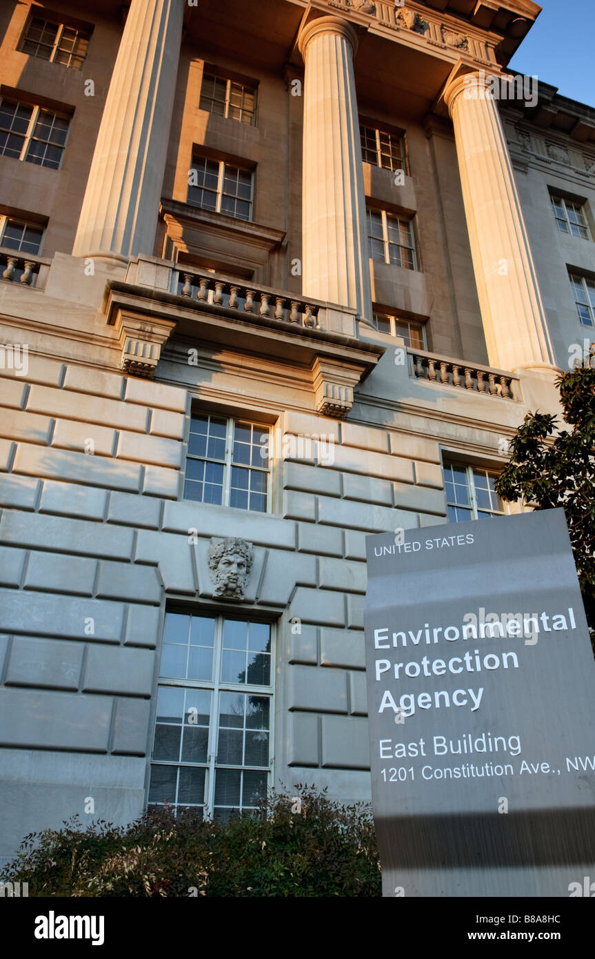 Detalle exterior y signo de la Agencia de Protección Ambiental en Washington DC. Foto de stock