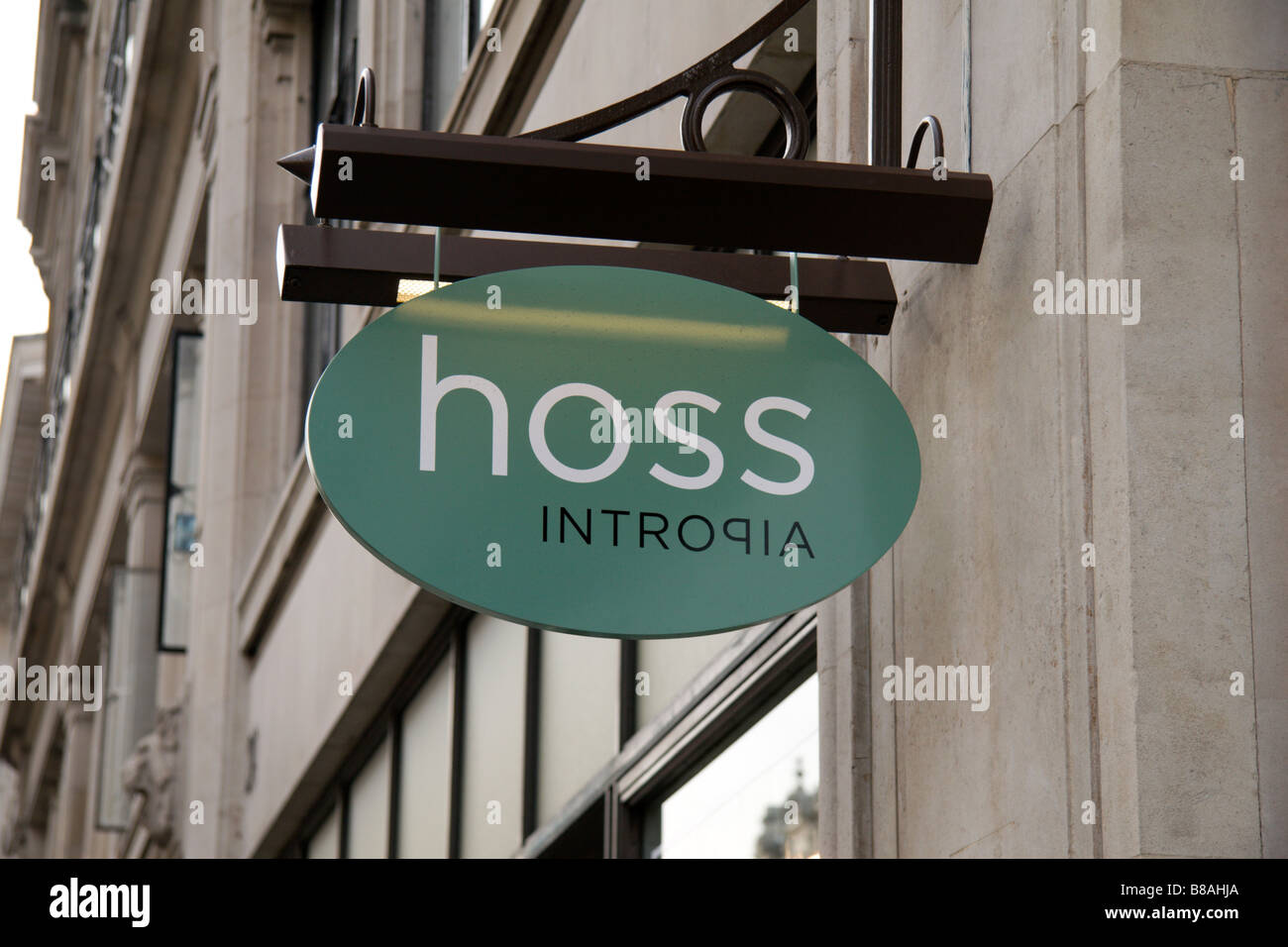 Un cartel sobre el Hoss Intropia tienda de ropa española, Regent Street,  Londres. Jan 2009 Fotografía de stock - Alamy
