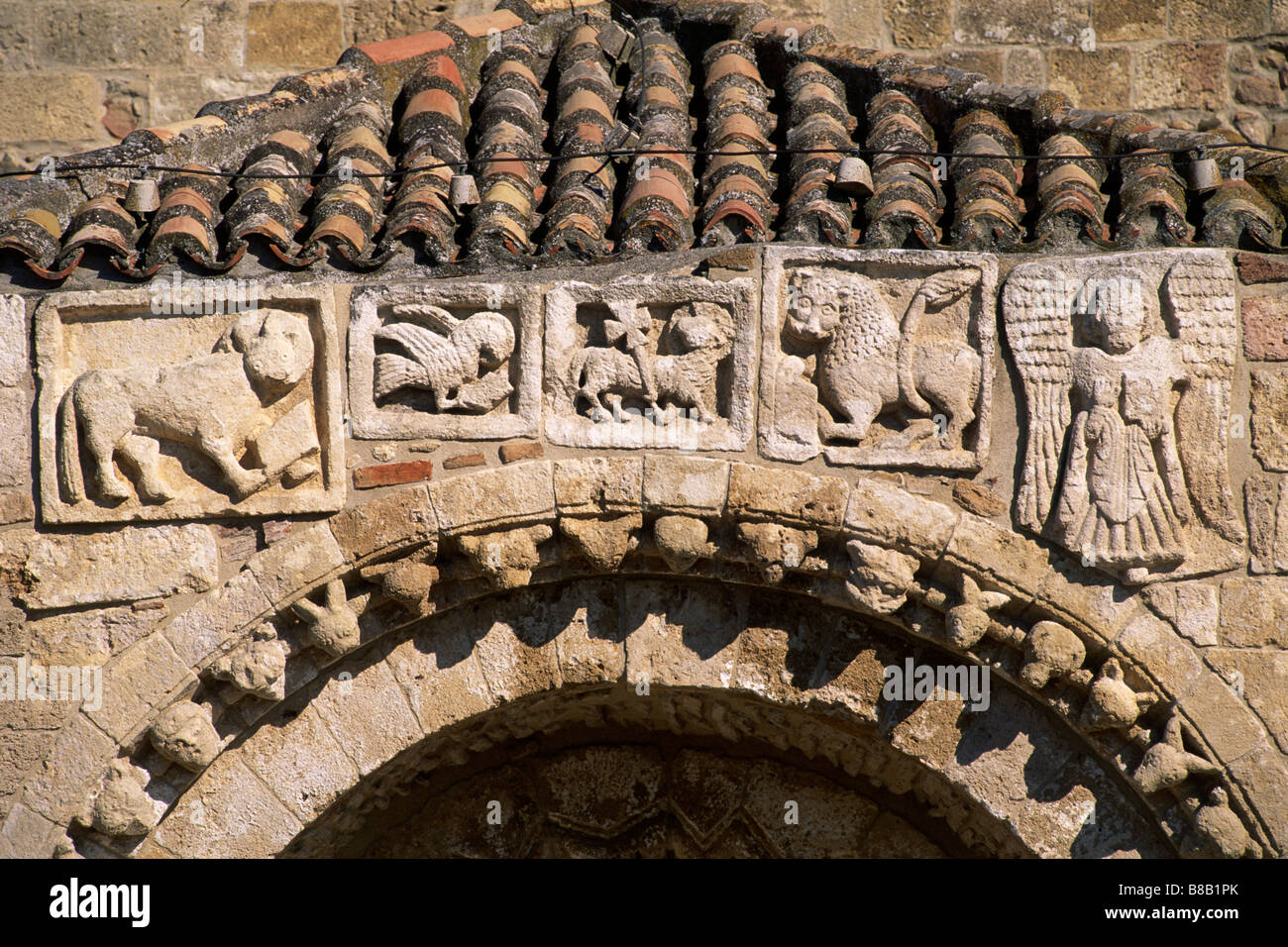 Italia, Basilicata, tursi, santuario de Santa Maria d'anglona, bajorrelieve románico Foto de stock