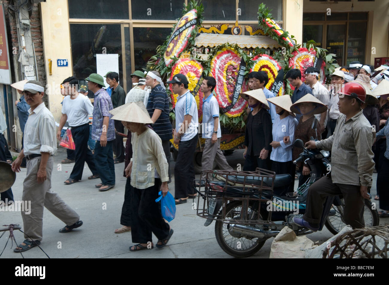 Procesión fúnebre en Bat Trang, Vietnam Foto de stock