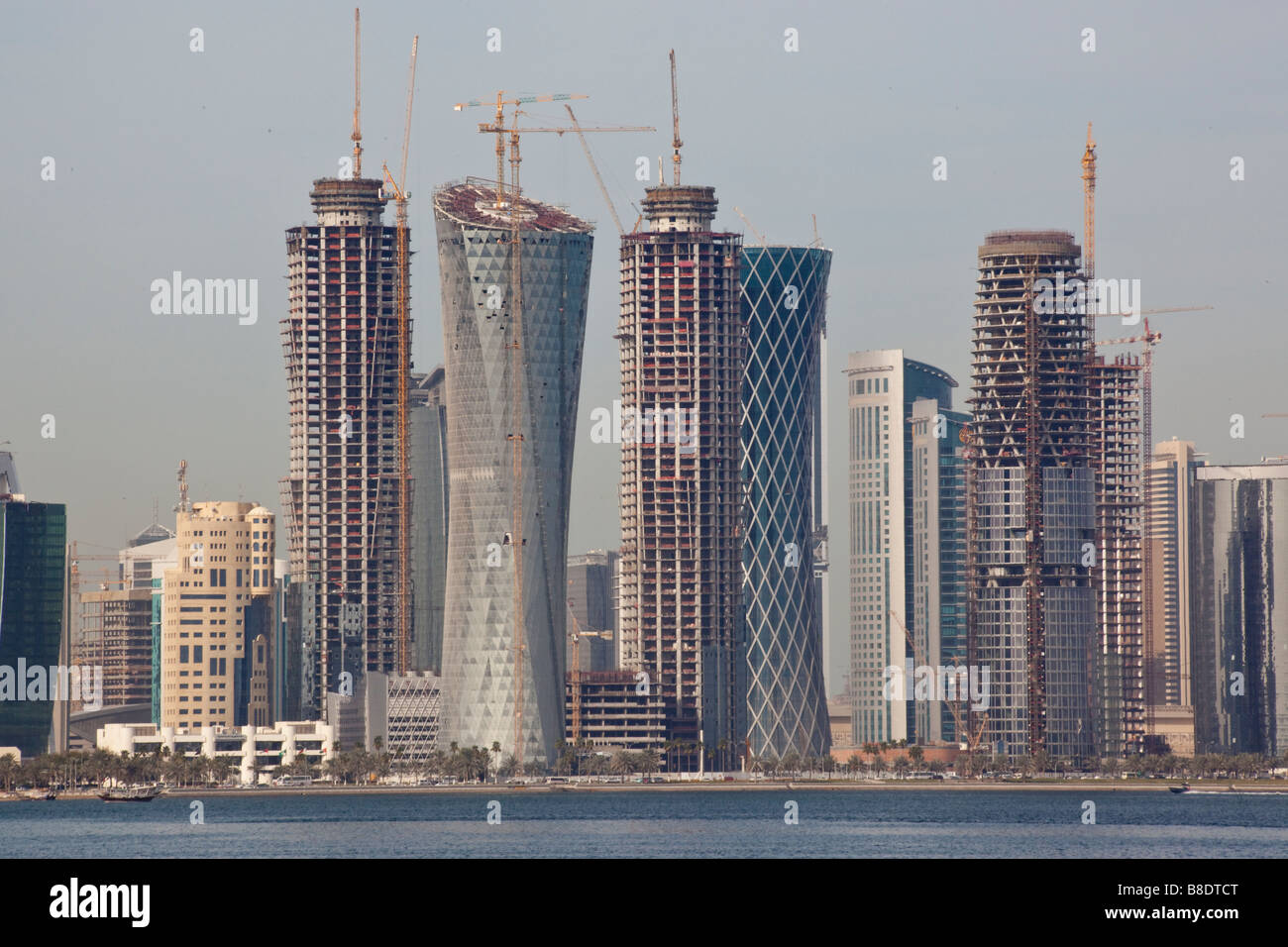 Horizonte de rascacielos en Doha (Qatar) Foto de stock
