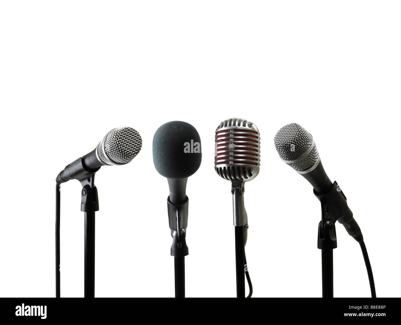 Cuatro micrófonos en el Stand Foto de stock