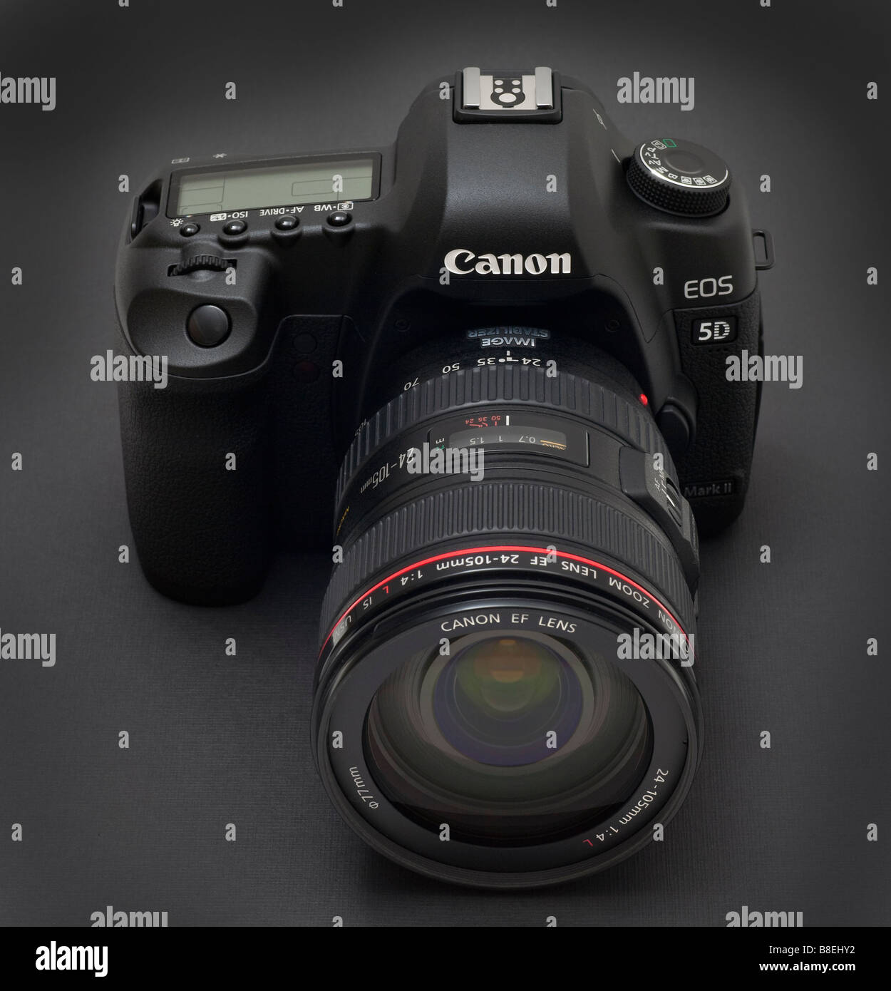 Canon 5D MkII digial cámara réflex digital con 24-105mm Lente de zoom de la serie L, 21MP sensor CMOS Foto de stock