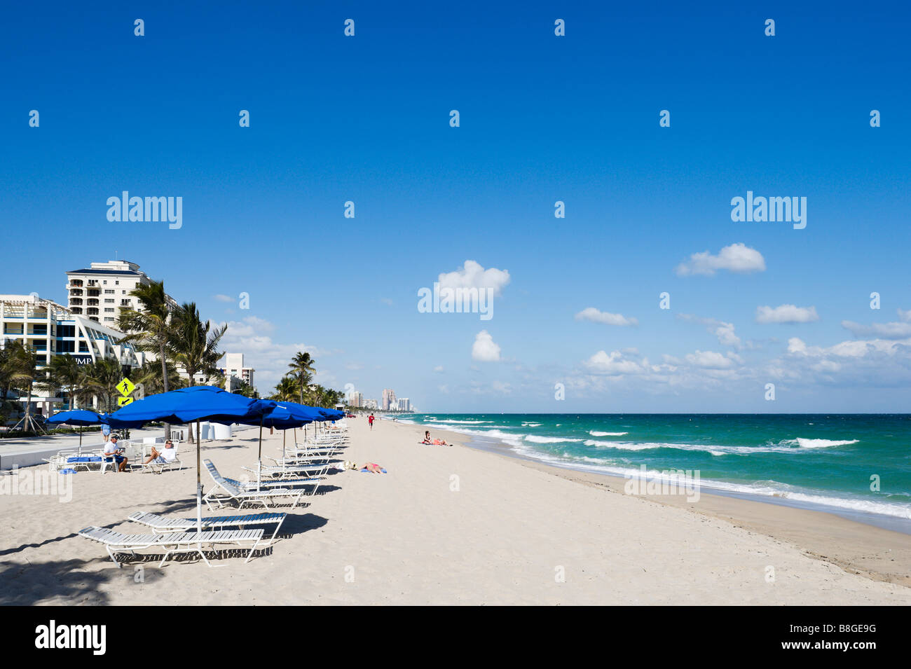Fort Lauderdale Beach con el hotel Trump detrás, Gold Coast, Florida, EE.UU. Foto de stock