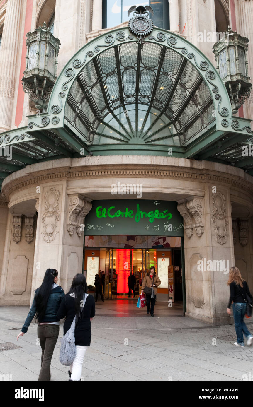 Corte ingles exterior fotografías e imágenes de alta resolución - Alamy