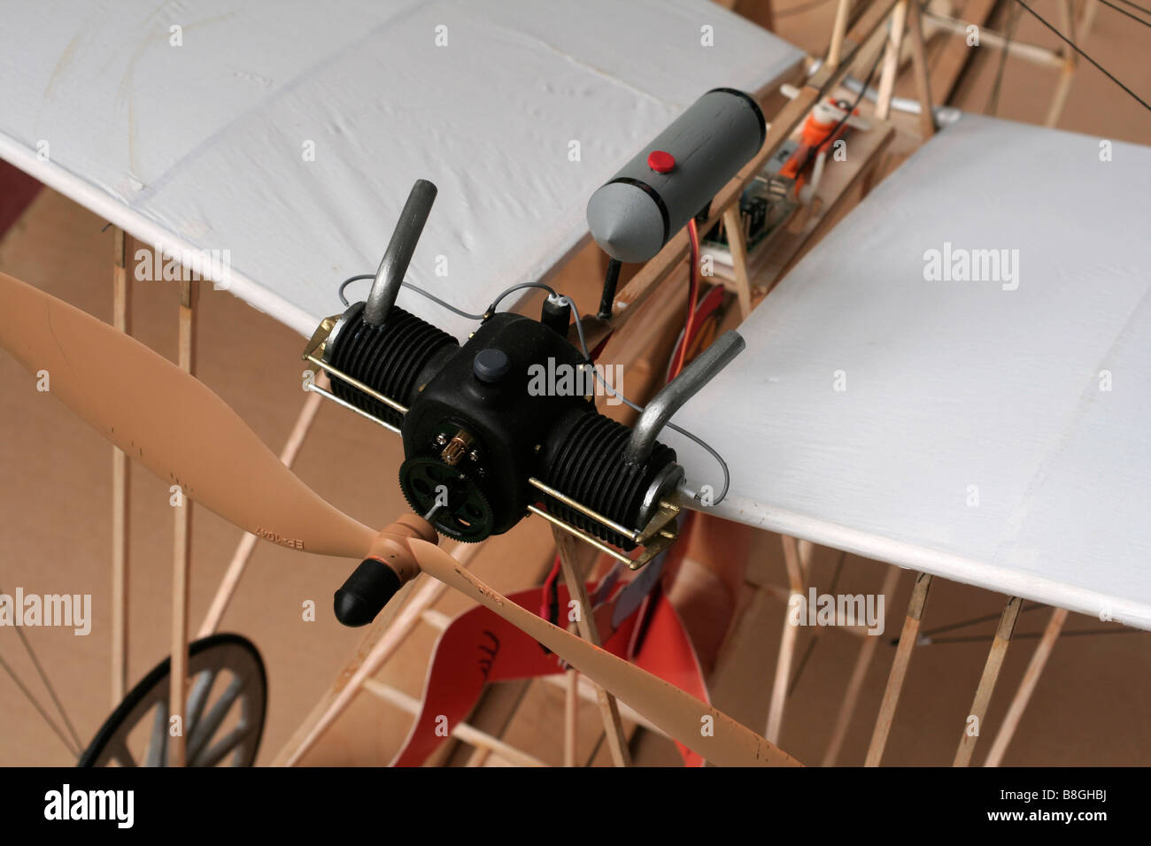 Maqueta avión hechas de madera de balsa y alimentado por baterías  Fotografía de stock - Alamy