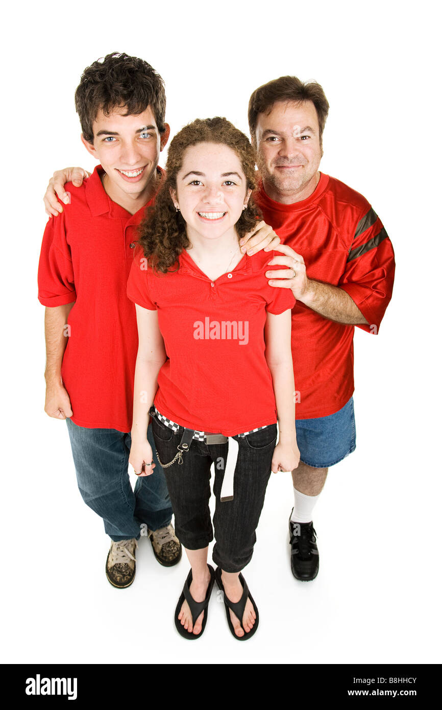 Pareja de adolescentes y las niñas vestidas de rojo padre apoyando su  equipo deportivo favorito de cuerpo completo aislado en blanco Fotografía  de stock - Alamy