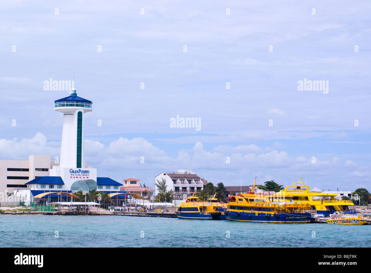 Ferry cancun fotografías e imágenes de alta resolución - Alamy