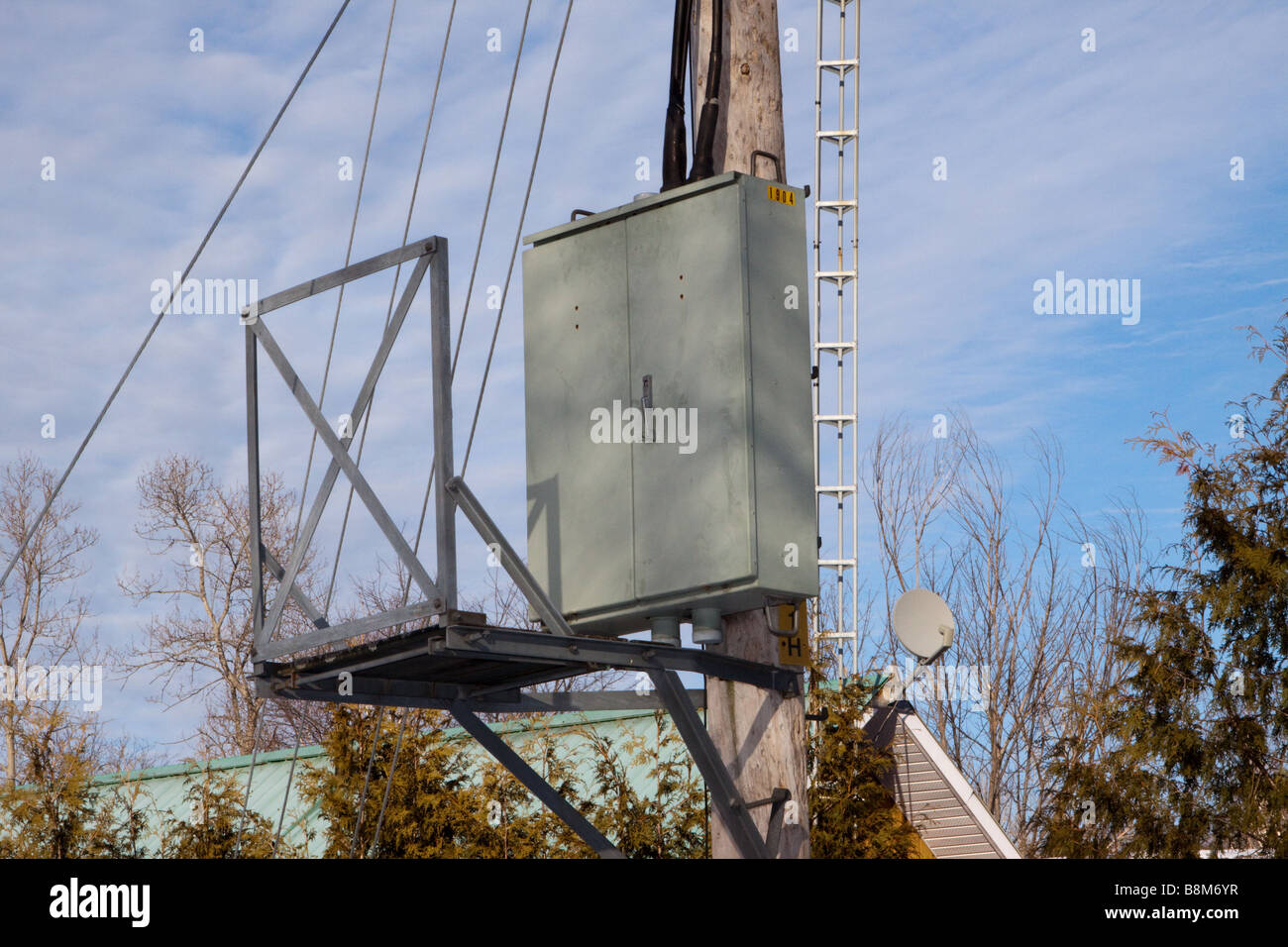 Caja de distribución de la línea telefónica en el sector residencial  Fotografía de stock - Alamy