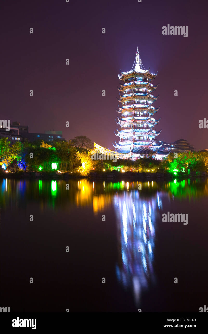 Torre de plata en Guilin Guangxi China Foto de stock