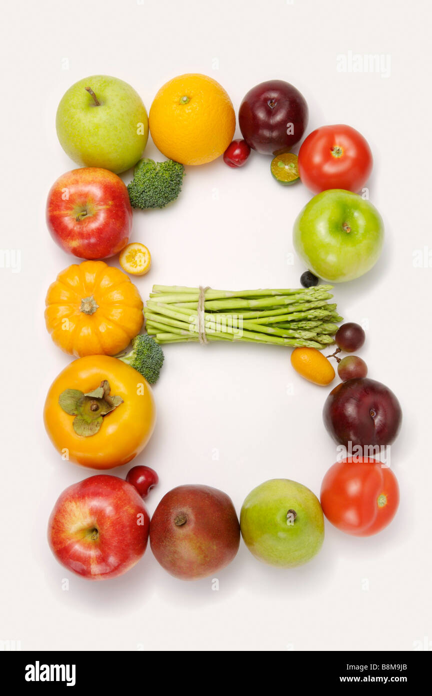Frutas y verduras en forma de letra B cerrar Fotografía de stock - Alamy