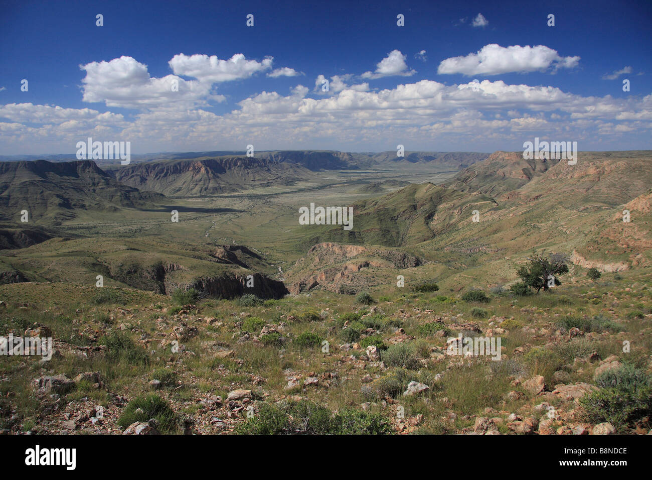 Una vista panorámica de las montañas y valles de Naukluft Foto de stock