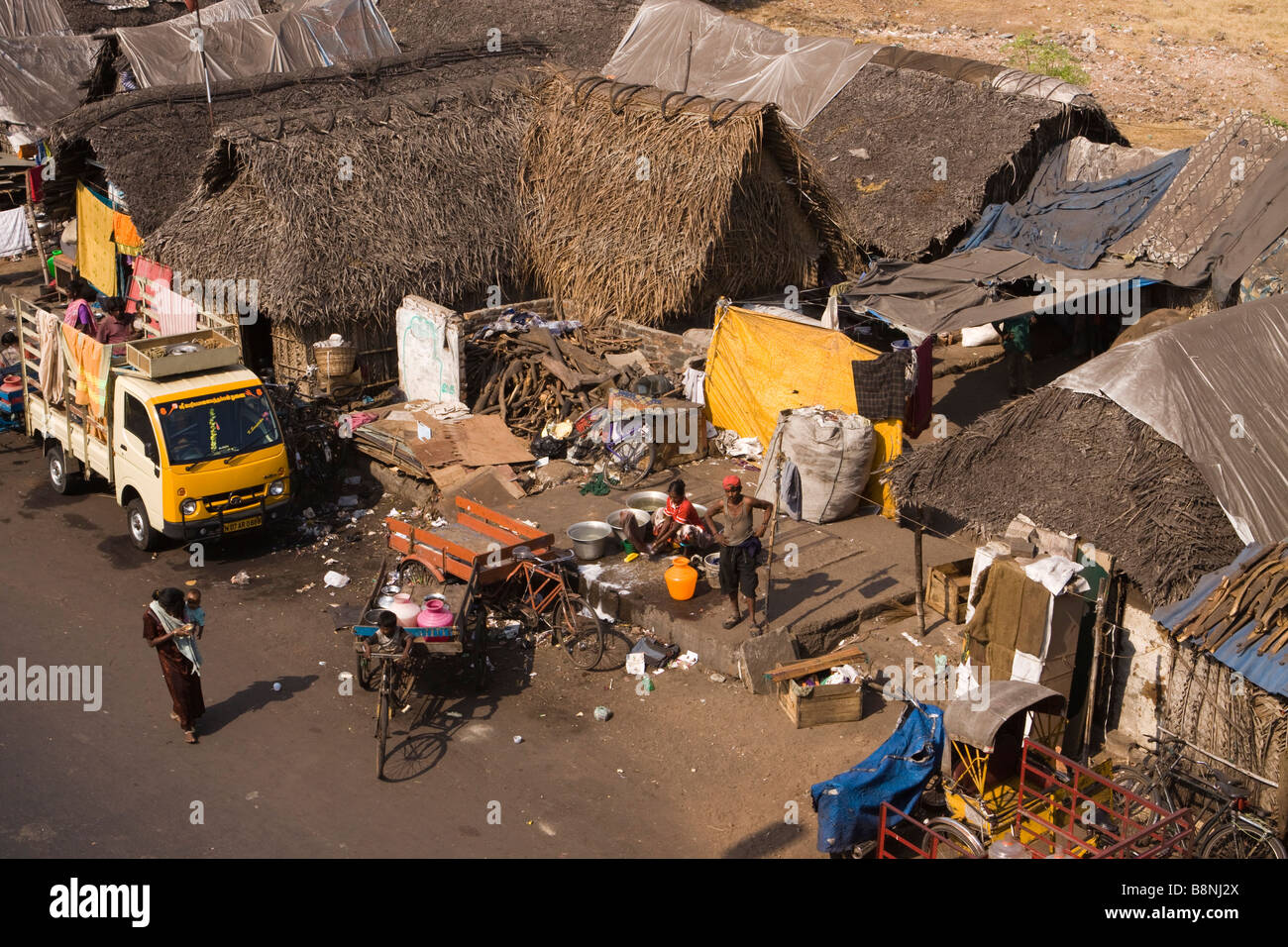 La India Tamil Nadu Chennai carretera shanty alojamiento temporal en el centro de la ciudad. Foto de stock