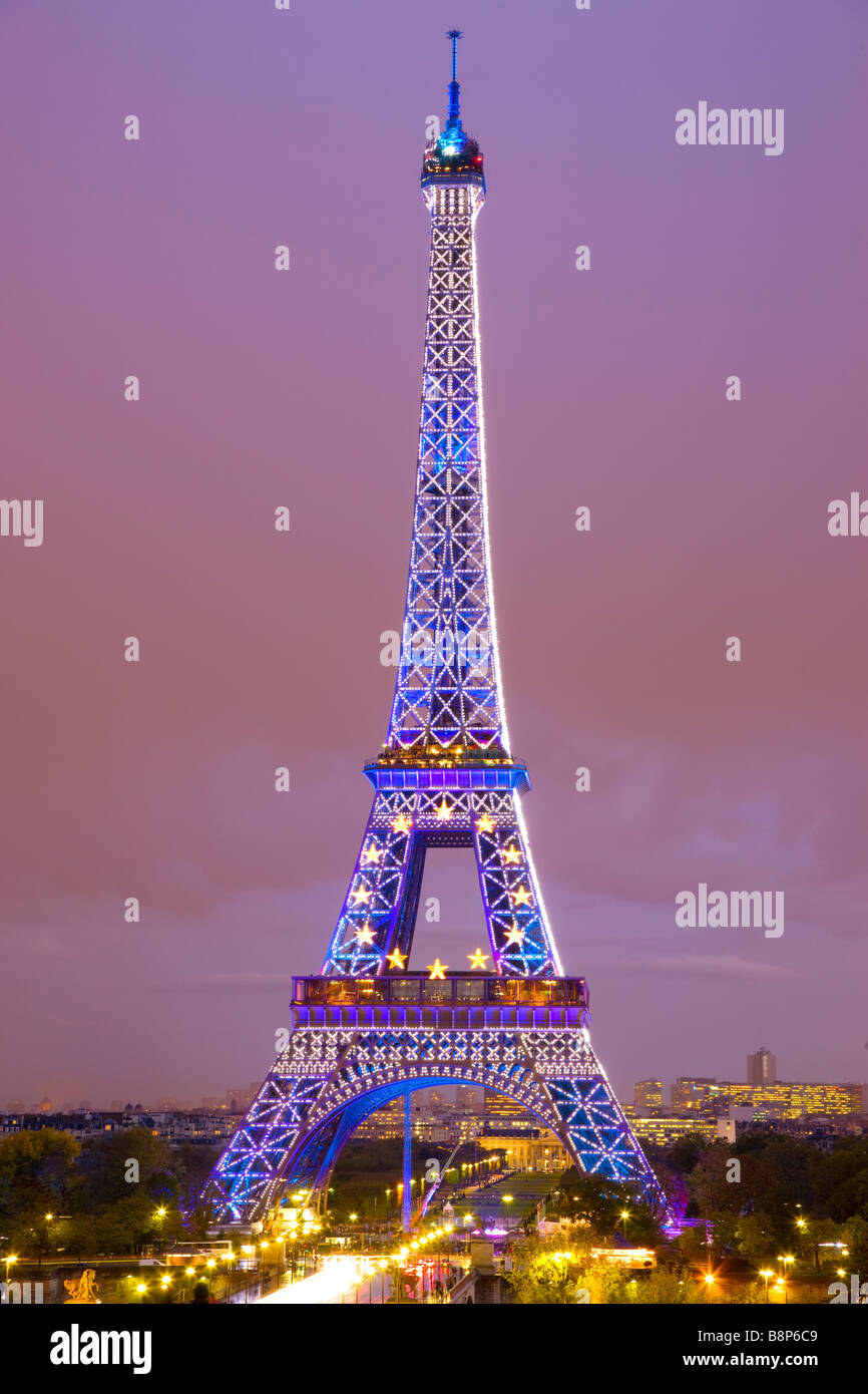 Torre Eiffel vista desde Trocadero París Francia Foto de stock