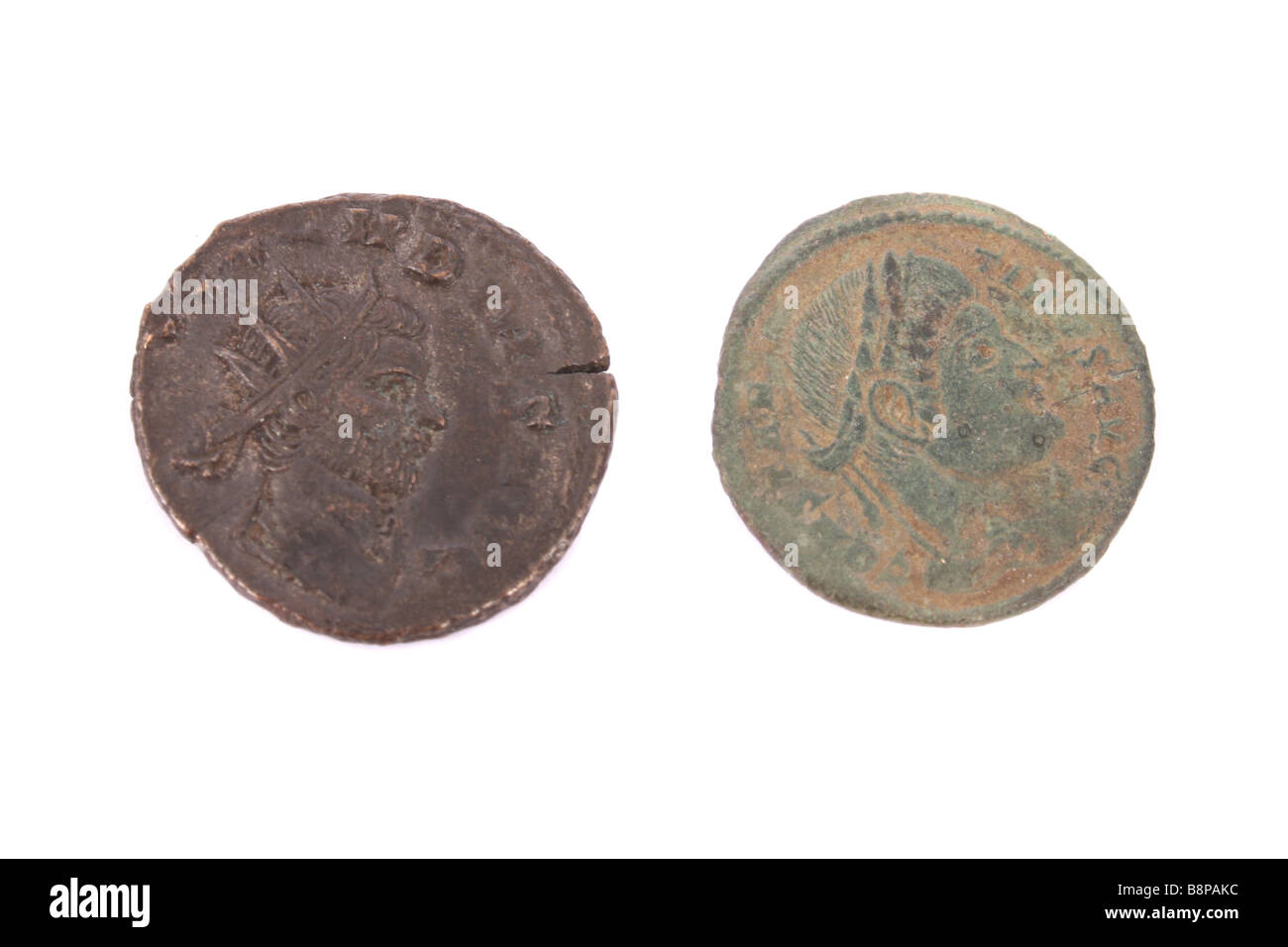 Dos monedas romanas encontradas en Inglaterra. Foto de stock