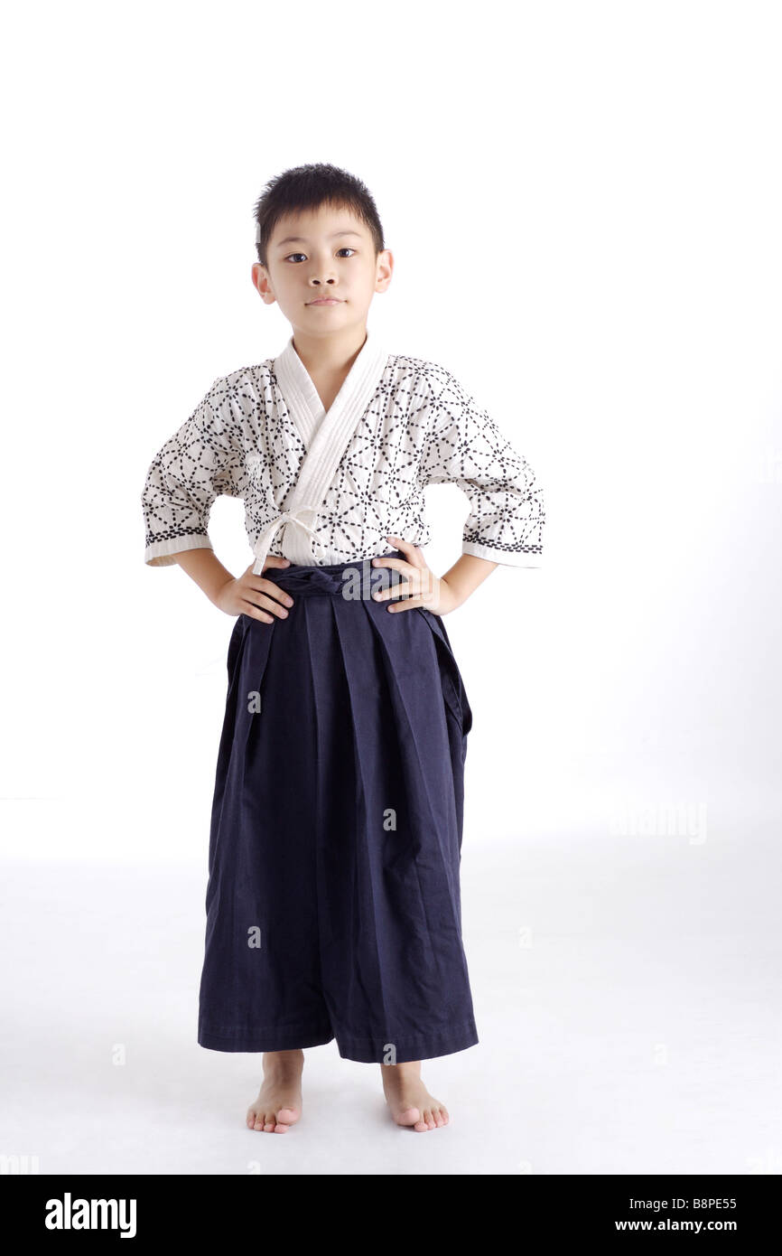 Boy vistiendo ropa tradicional de estilo japonés Fotografía de stock - Alamy