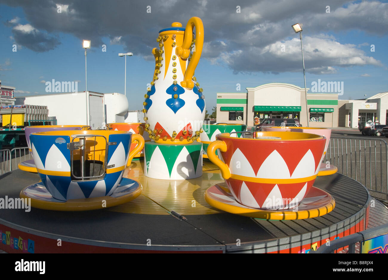 Vaso de Agua viajar en un viaje carnaval Foto de stock