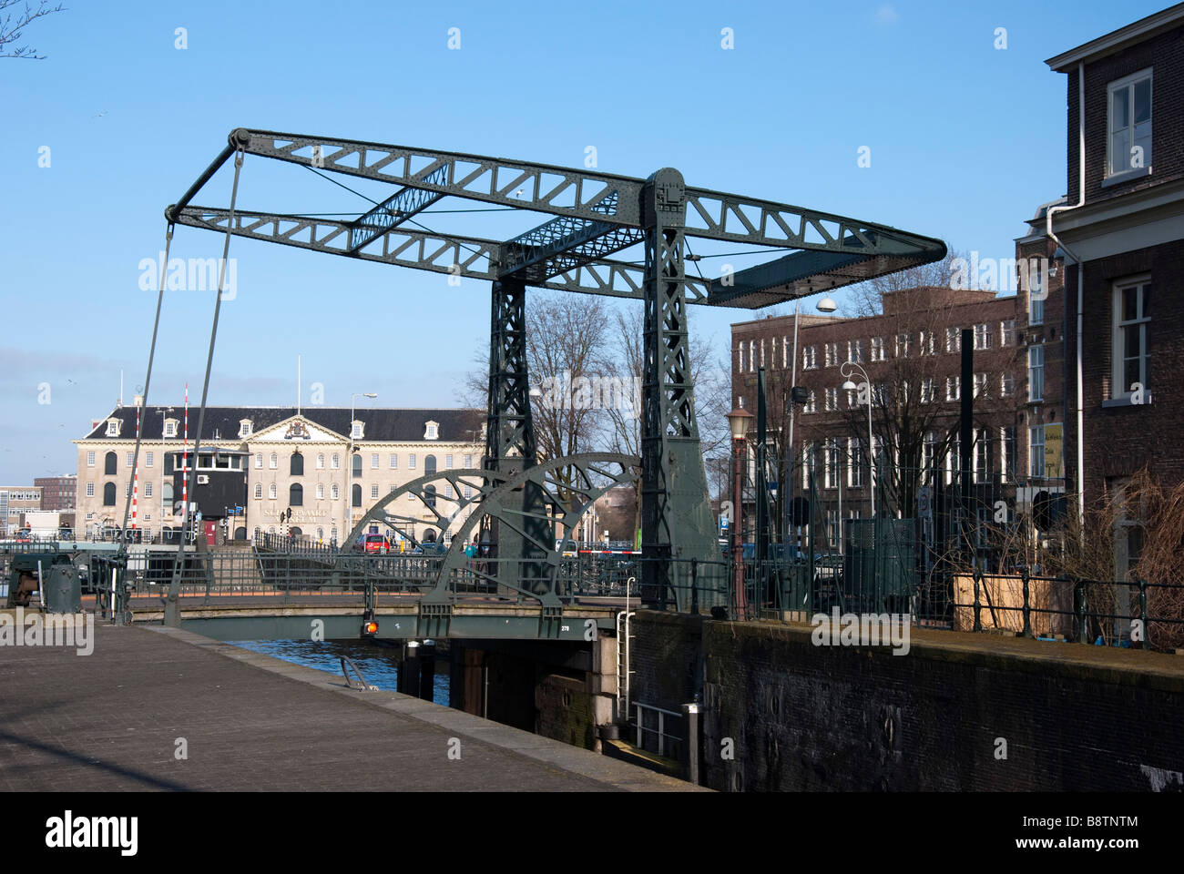 Sola Hoja Puente Levadizo típico holandés Amsterdam Foto de stock