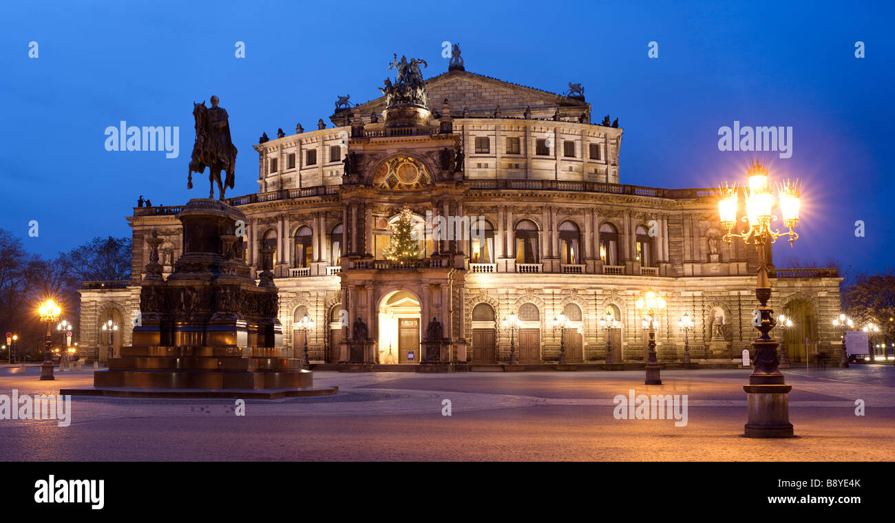 Casa de Ópera Semper de Dresden Alemania Sajonia Foto de stock