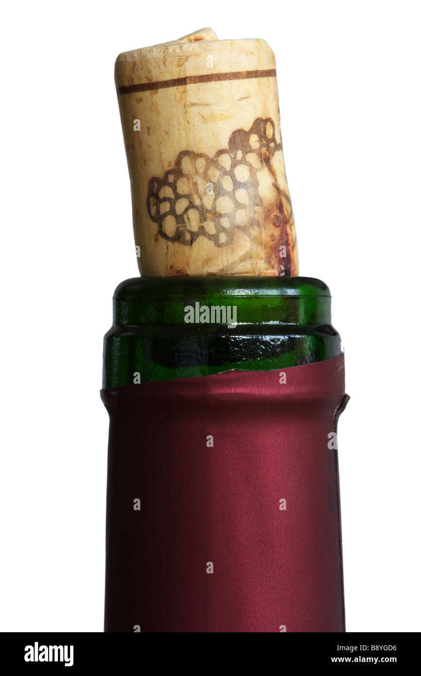 Cuello de botella de vino tinto con corcho separadas del fondo Foto de stock