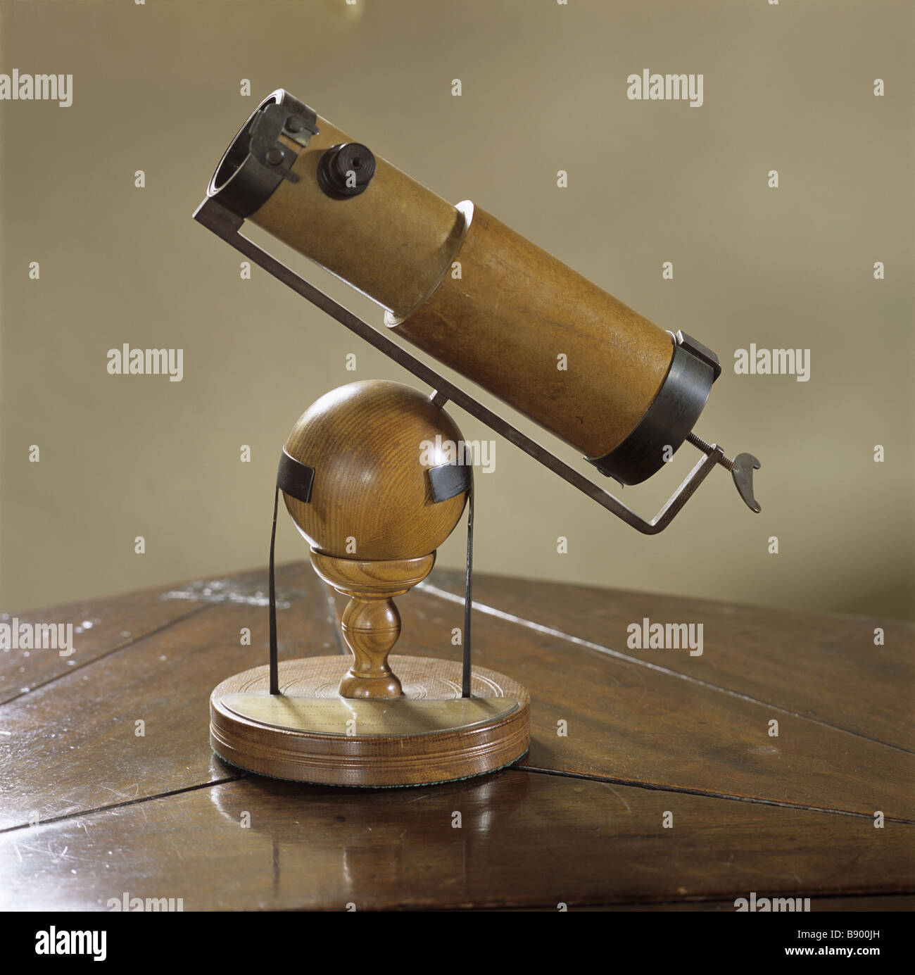 Newton telescope fotografías e imágenes de alta resolución - Alamy