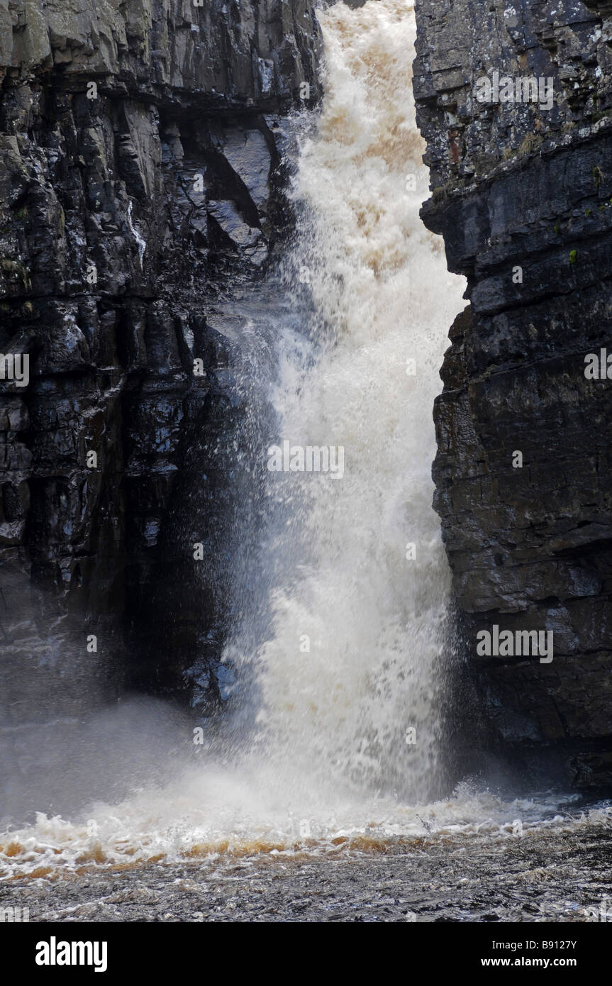 Fuerza alta cascada, cerca de Middleton en Teesdale, Condado de Durham, Reino Unido Foto de stock