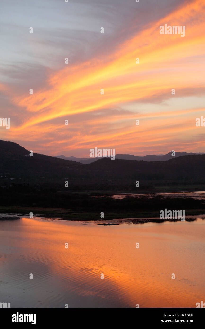 La India Rajasthan Lago Pichola Udaipur sunset Foto de stock